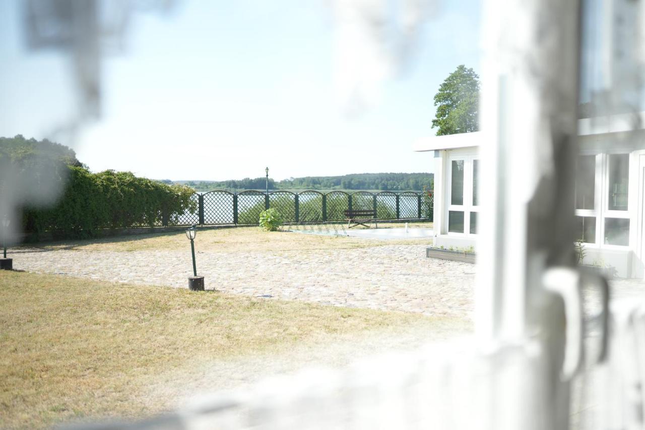 Black Tiger Seaside - Ferienwohnungen Direkt Am See Garden Exterior photo